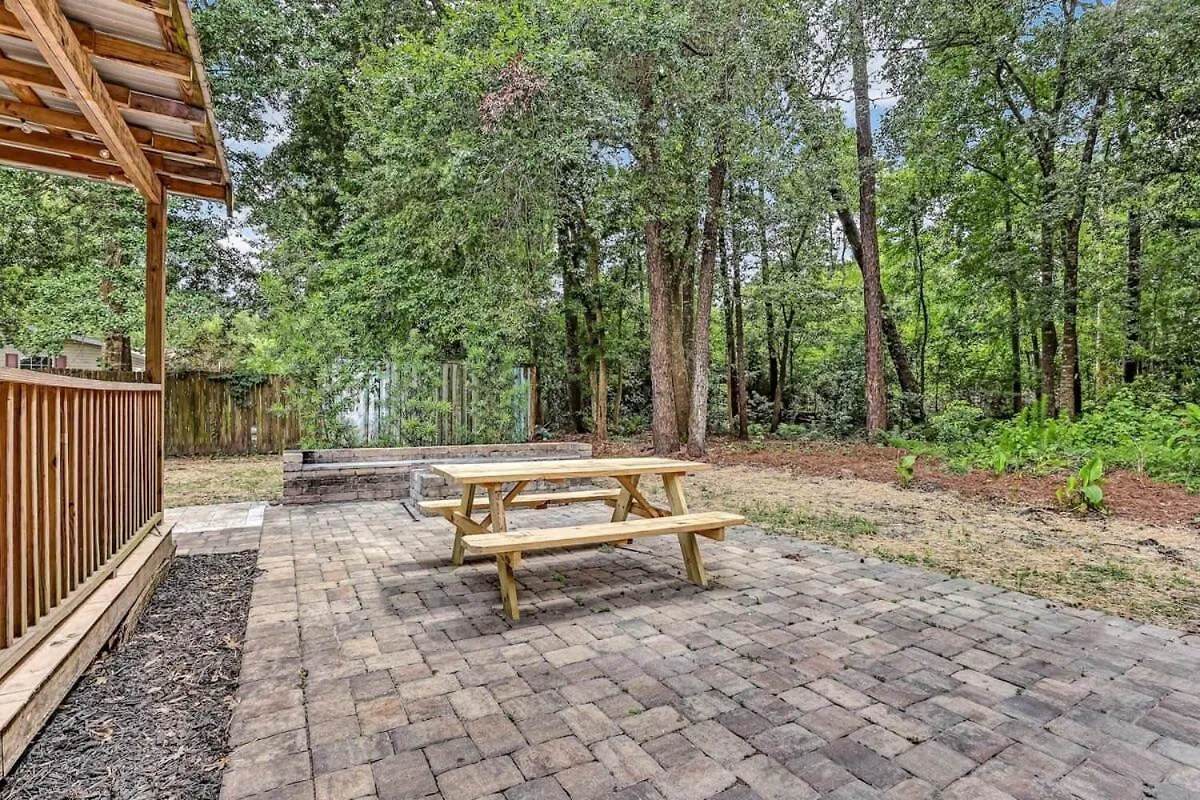 Sweet Sunny Retreat- Both Houses Savannah Holiday home
