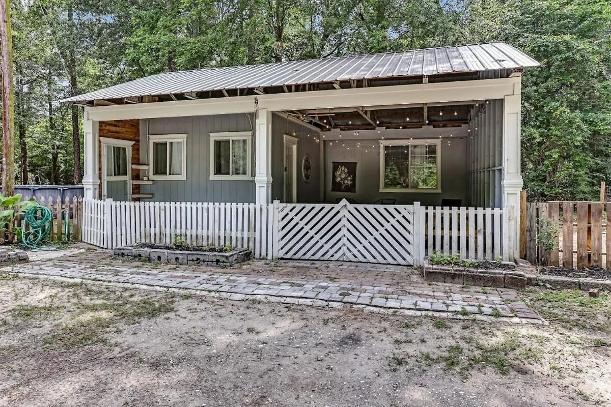 Sweet Sunny Retreat- Both Houses Savannah