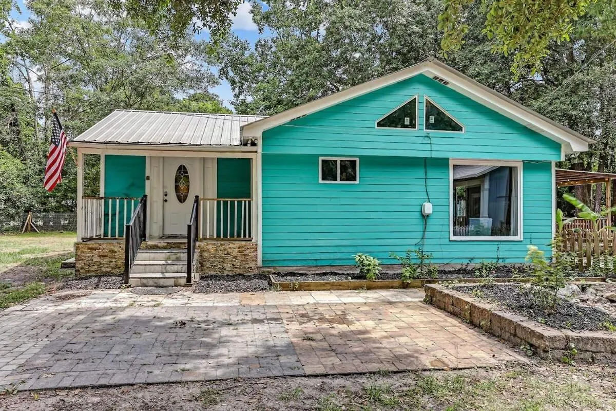 Sweet Sunny Retreat- Both Houses Savannah United States