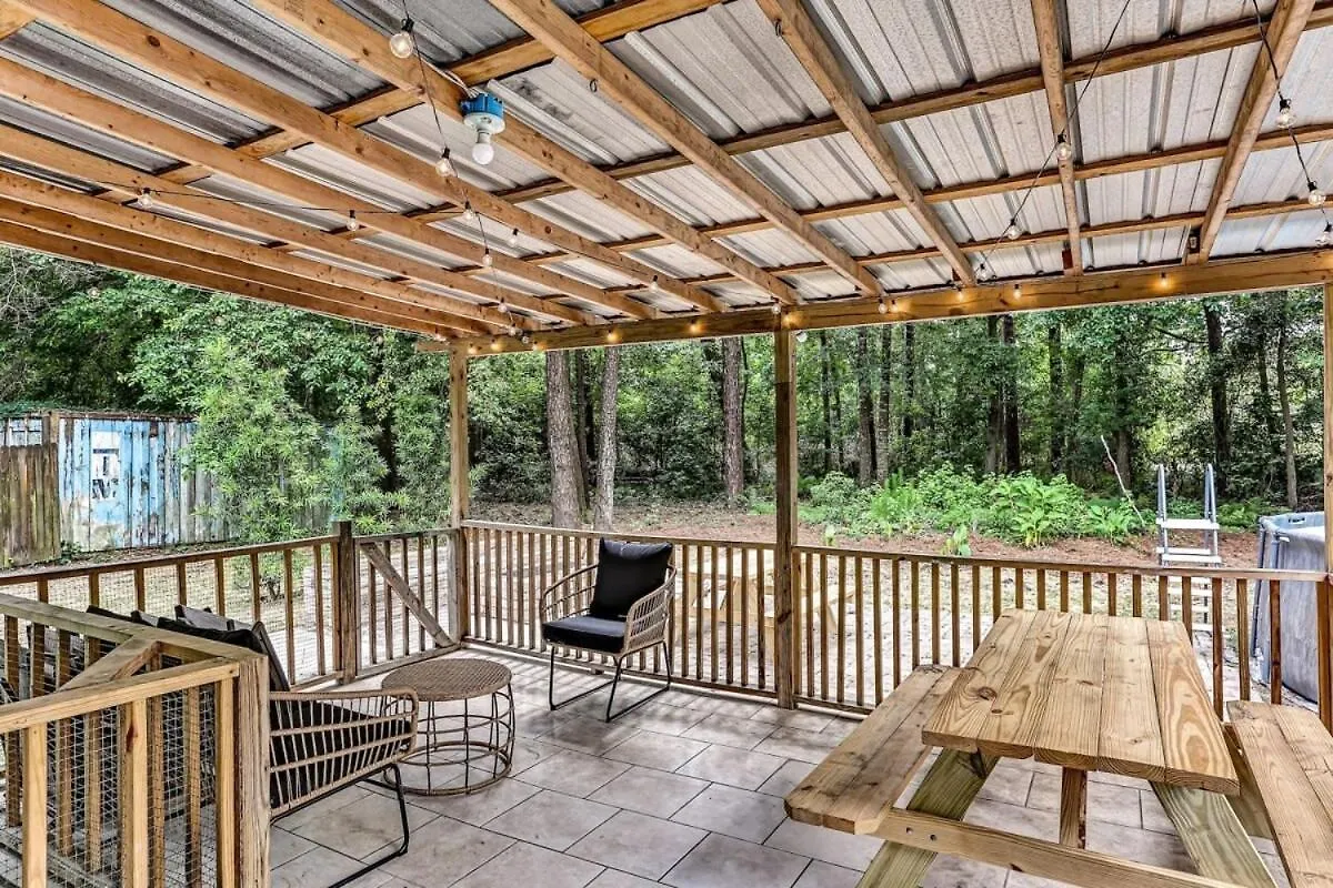 Sweet Sunny Retreat- Both Houses Savannah Holiday home