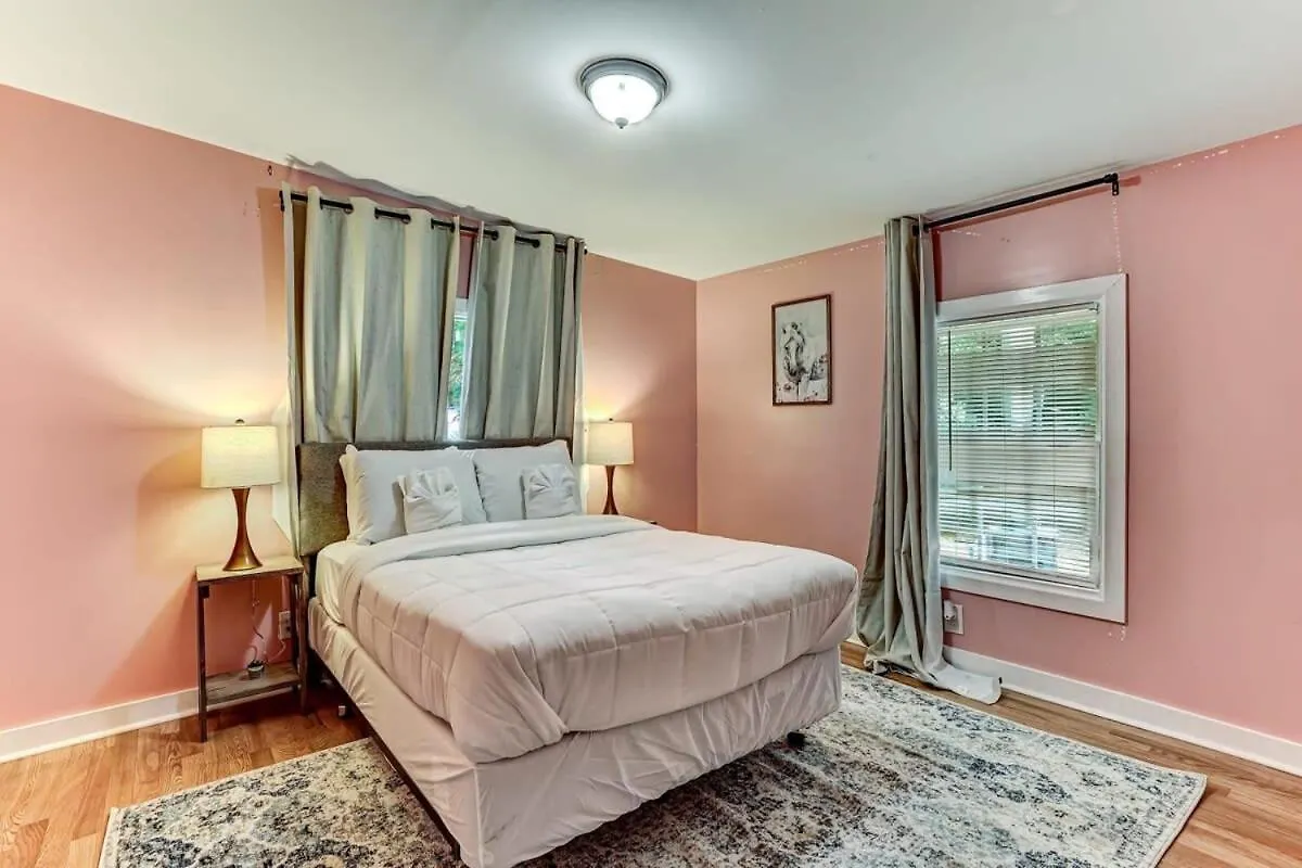 Sweet Sunny Retreat- Both Houses Savannah