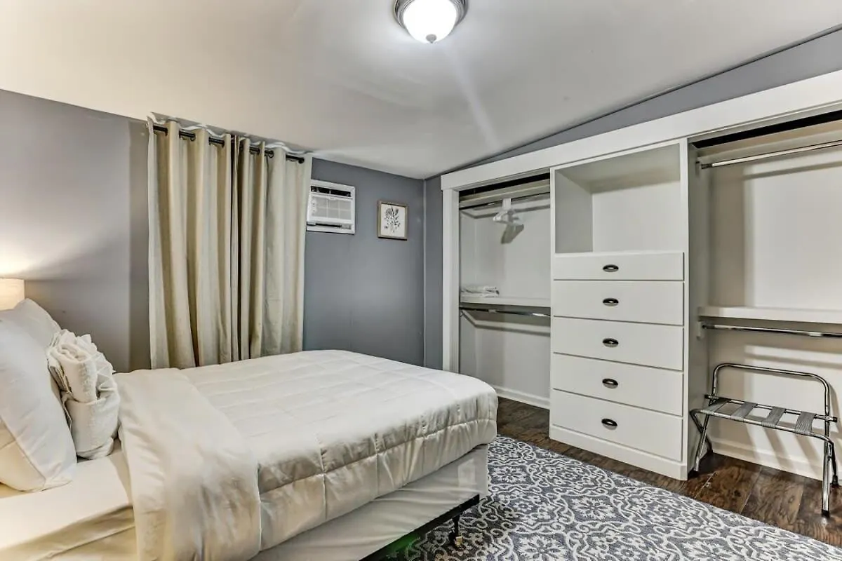 Sweet Sunny Retreat- Both Houses Savannah Holiday home